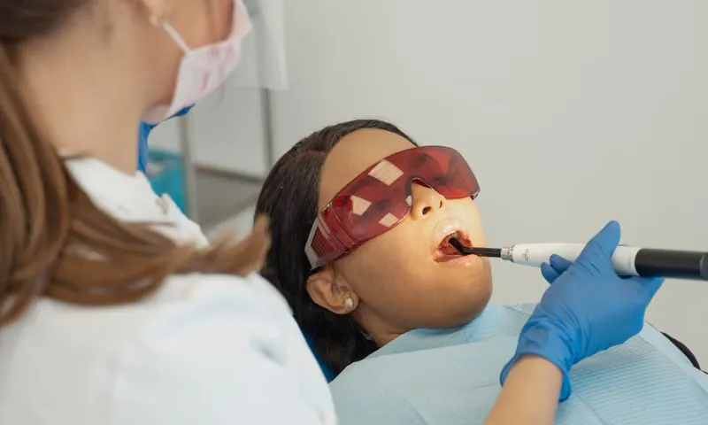Dental models showing ceramic and metal brace bracket options at orthodontic clinic in Sarjapura